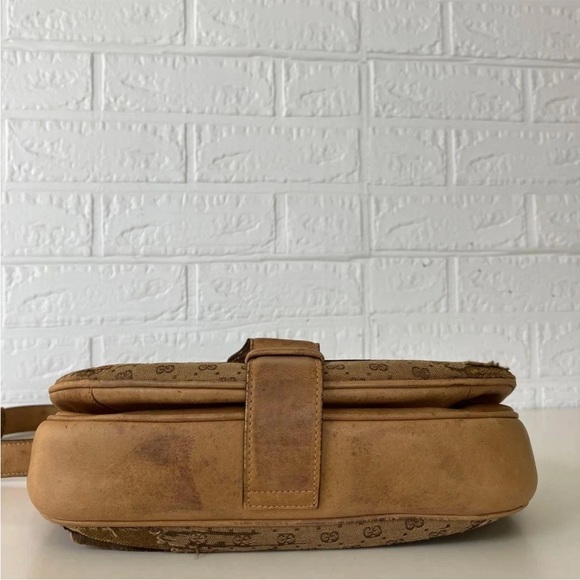 Gucci Tan Monogram Shoulder Bag - Picture 4 of 14